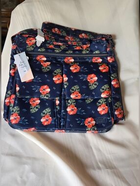 NWT Lug Happy Camper